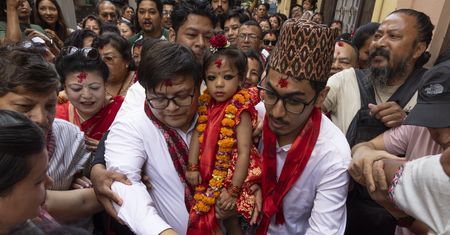 Nowa Kumari wybrana. Dwulatka została boginią Nepalu