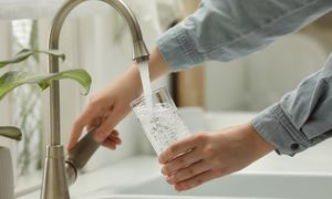 Czemu kranówka smakuje inaczej w różnych dzielnicach? To mówi MPWiK