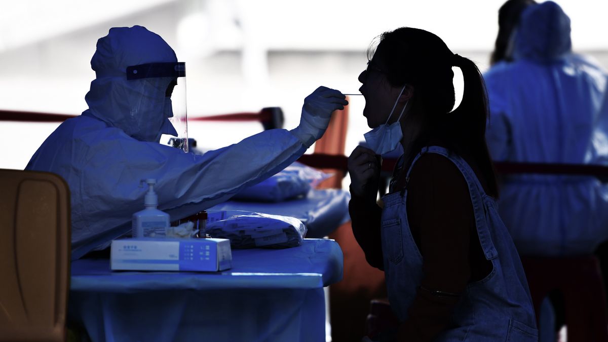 "Fabryka świata" czyli chińskie miasto Shenzen została objęta blokadą. Fabryki nie działają - w tym zakłady należące do Foxconnu, który montuje m.in. iPhone'y