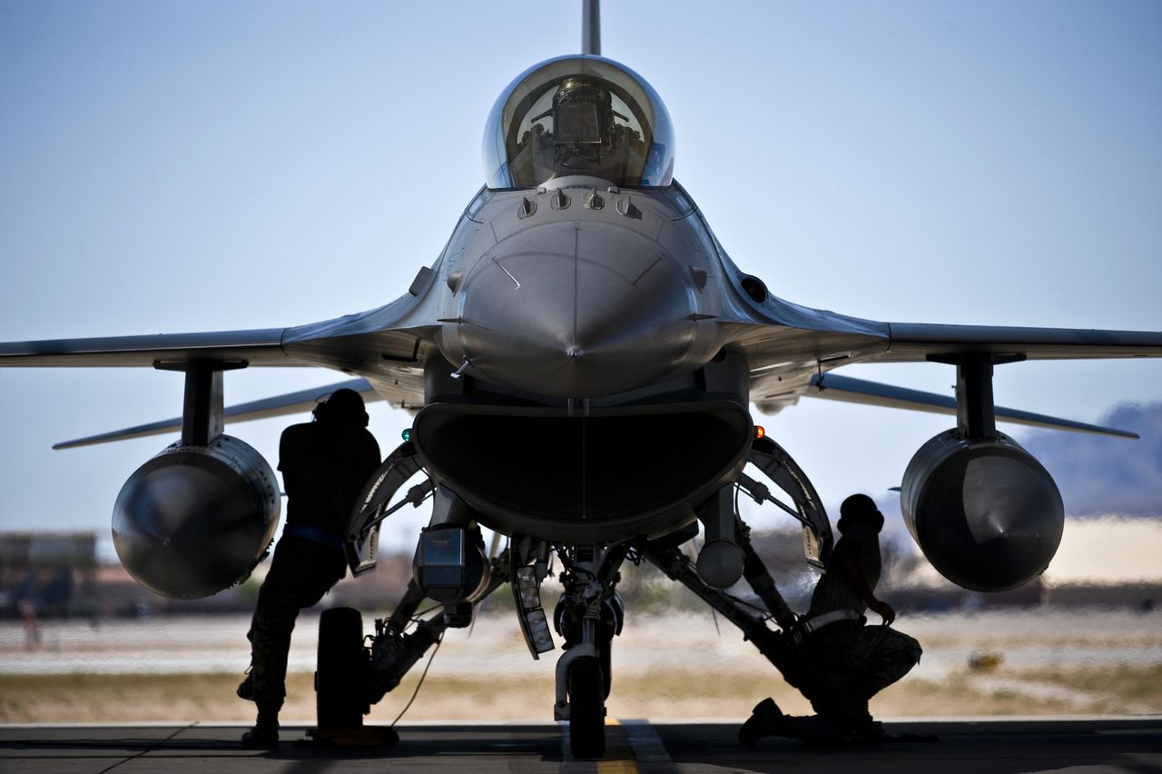 Amerykański F-16 wylądował w 32. Bazie Lotnictwa Taktycznego w Łasku 