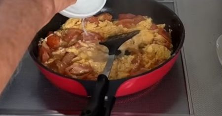 Jajecznica po japońsku robi furorę. Takiej jeszcze nie jadłeś
