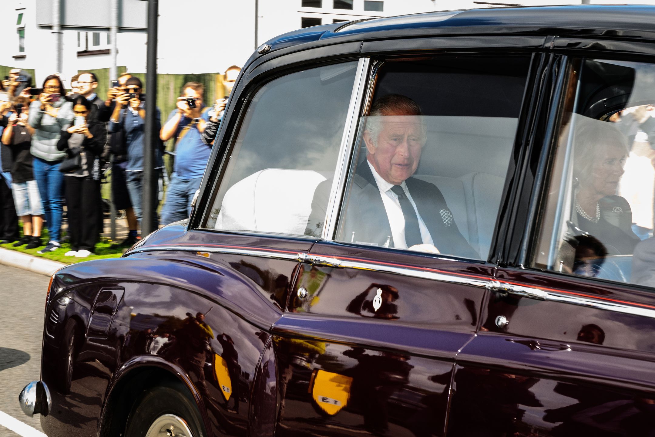 Król Karol III przybywa do Londynu
