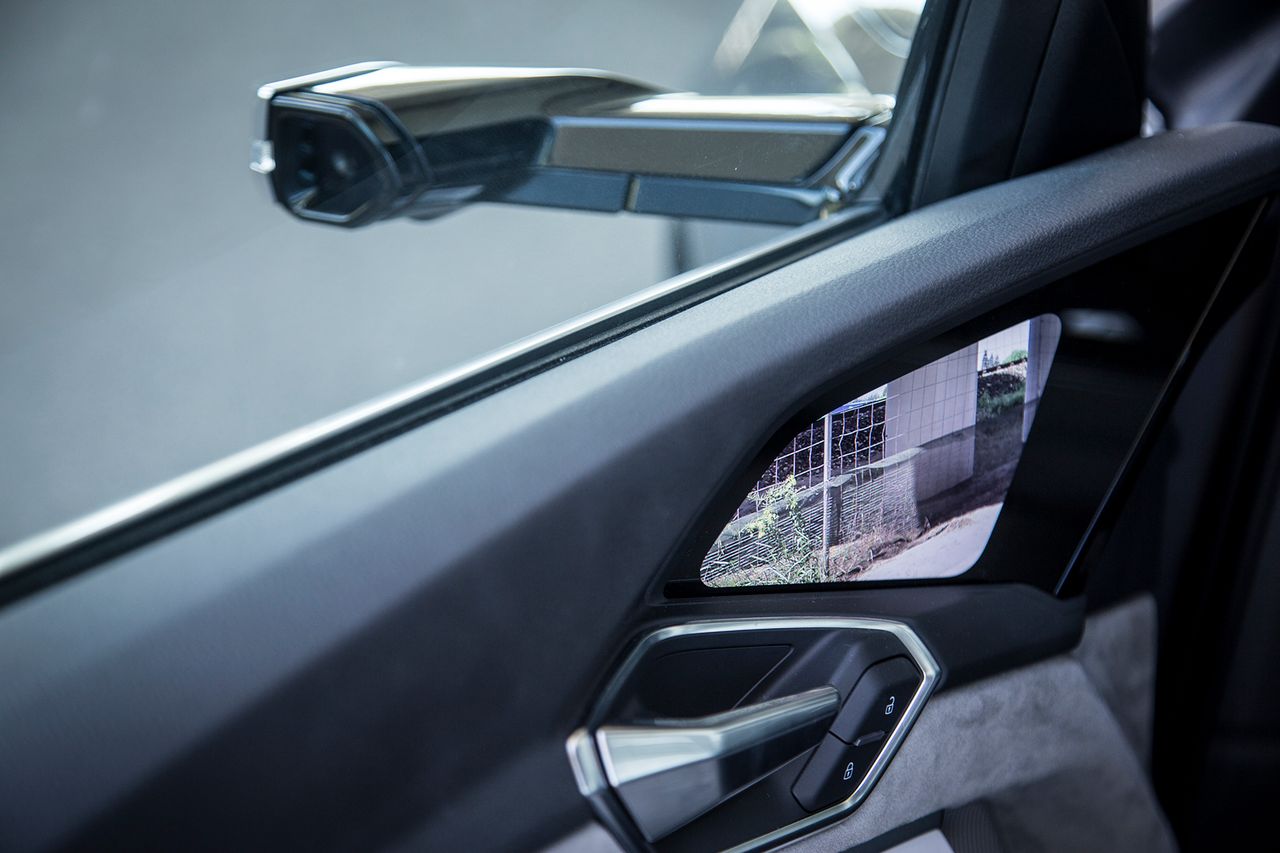 Audi e-tron wirtualne lusterko (fot. Mateusz Żuchowski)