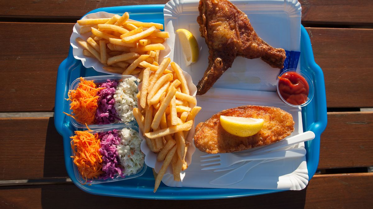 Nie ma wakacji nad morzem bez obiadu w smażalni. 