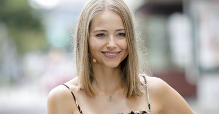 Wyglądała niczym grecka bogini. Jej sukienka to model w sam raz na wesele