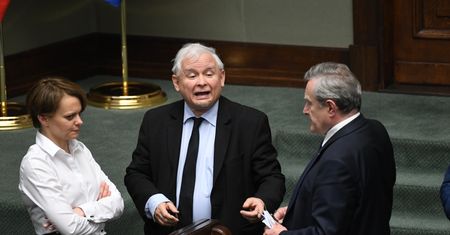 Incydent w Sejmie i "chamska hołota". PiS broni Jarosława Kaczyńskiego