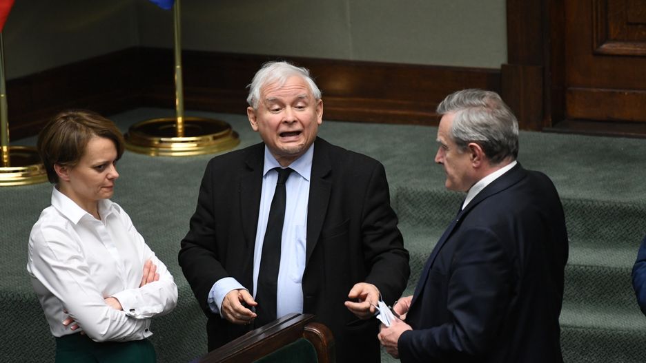 Incydent w Sejmie i "chamska hołota". PiS broni Jarosława Kaczyńskiego