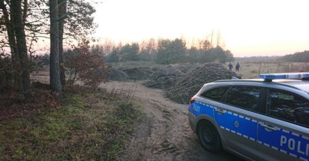 Łódzkie. Złapani na gorącym uczynku. Wieźli tony odpadów