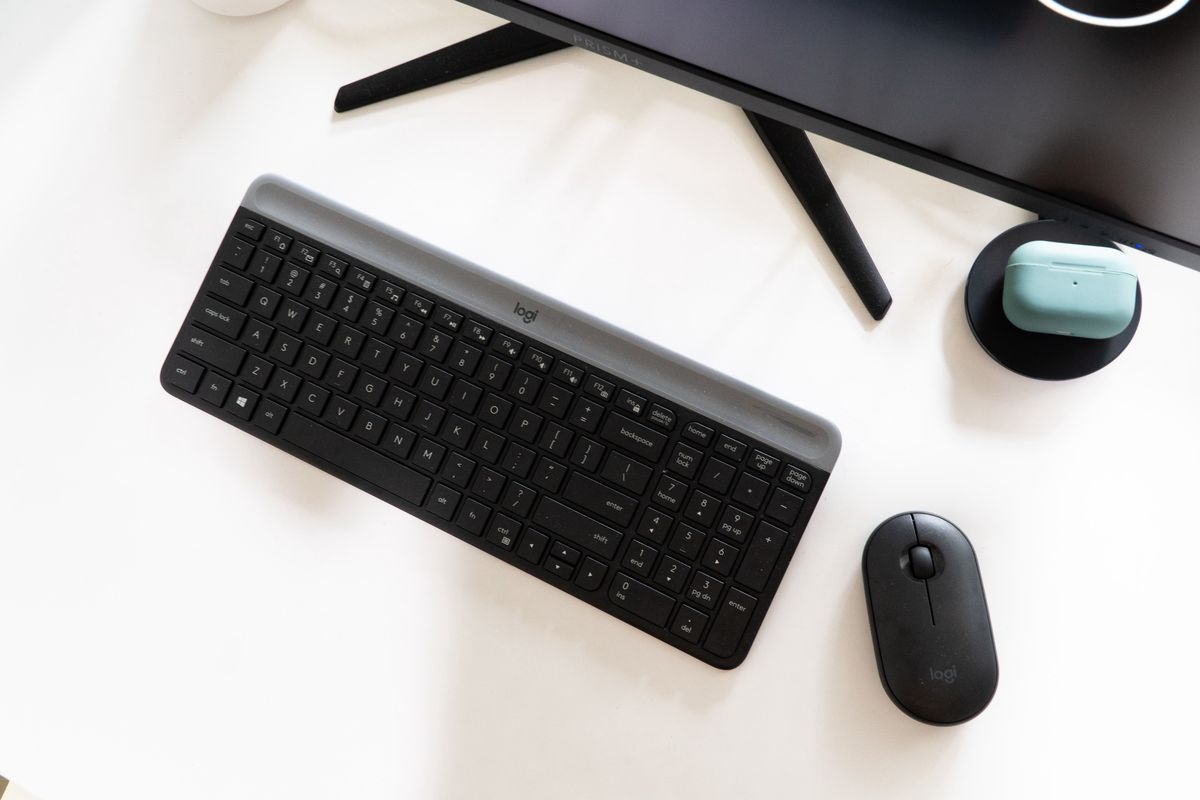 klawiatura mysz peryferia elektronika praca z domu laptop