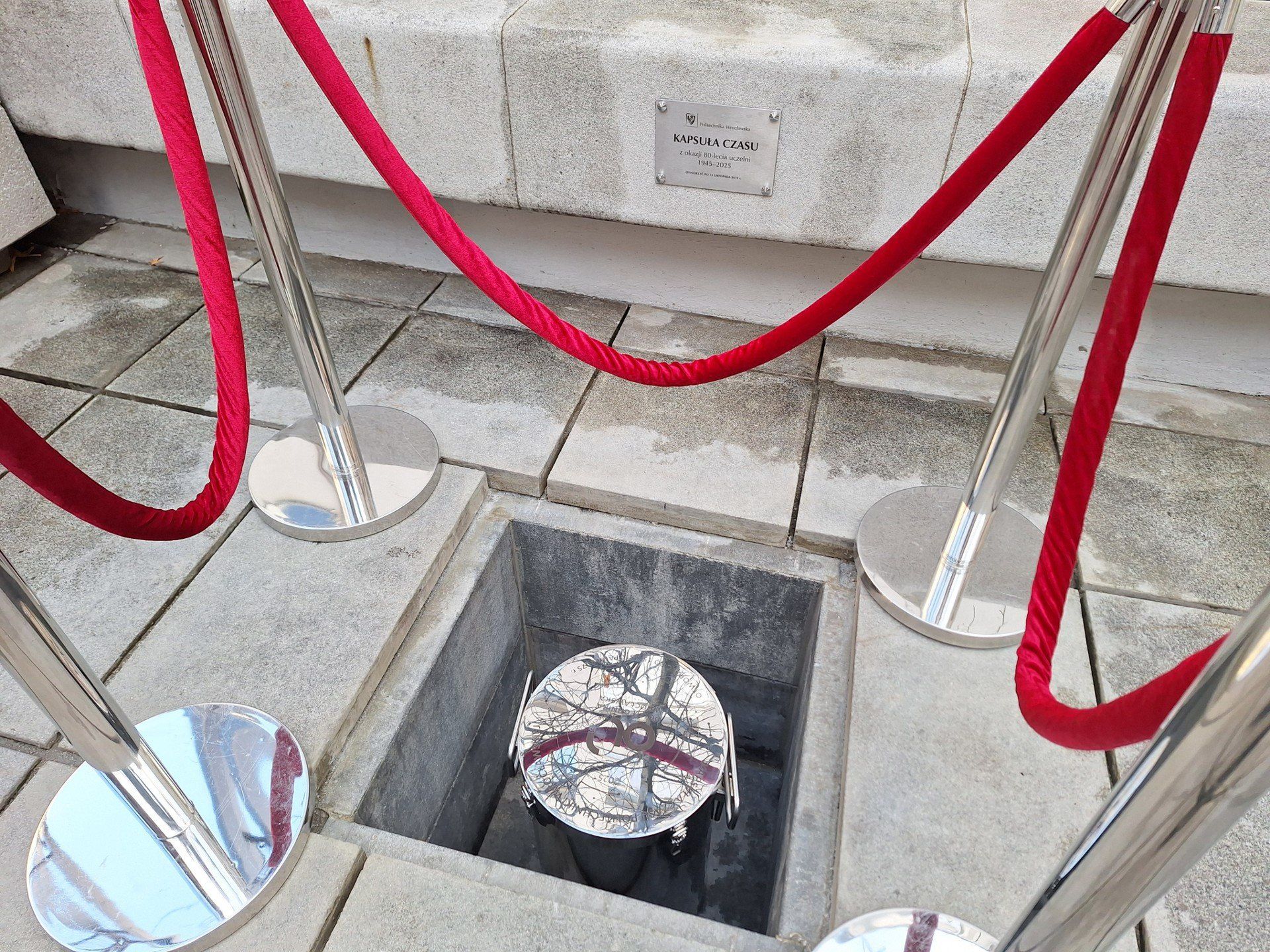 Kapsuła czasu z okazji 80-lecia Politechniki Wrocławskiej