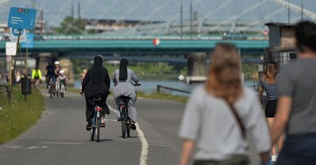 Majówka 2021. Długi weekend wyjątkowo... krótki. Ile dni wolnego?