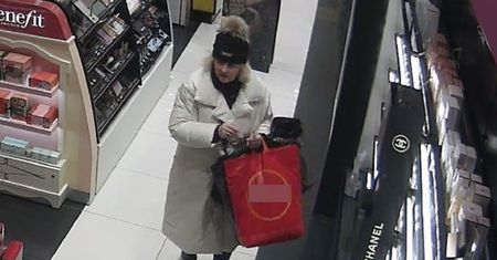 Ukradła perfumy o wartości kilkuset złotych. Policja publikuje zdjęcie i prosi o pomoc