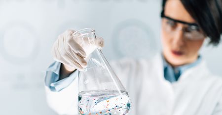 Mikroplastik nawet w ludzkim nasieniu. Alarmujące wyniki badań