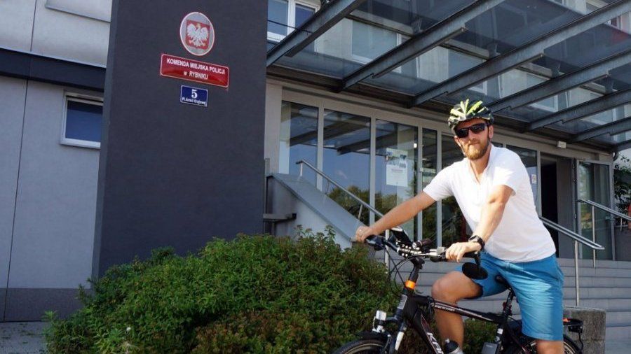 Policjant zawsze na służbie. Jeśli funkcjonariusze z Grupy SPEED dają sobie radę z porsche nawet na rowerach, to piraci drogowi są bez szans.