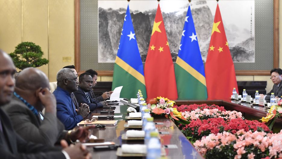 Spotkanie chińskiego ministra Xi in Beijinga z Manassehem Sogavare, premierem Wysp Salomona rozpoczęło czas wzmożonego zainteresowania oceanicznym wyspiarskim państwem  