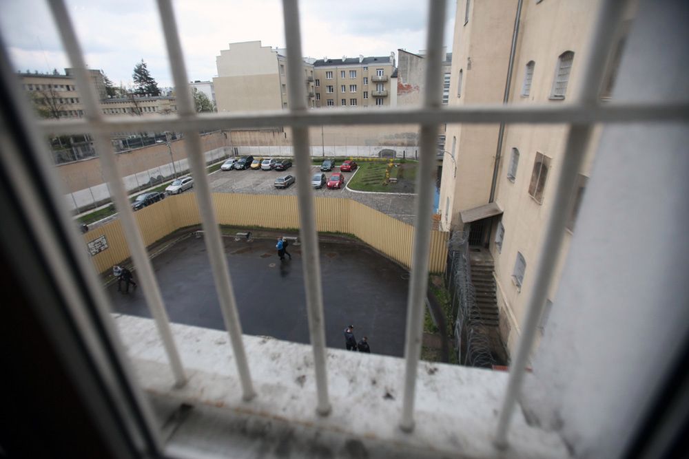 „Sztuka celi”. Relacja z wystawy, która trwała dwie godziny… w areszcie śledczym 11