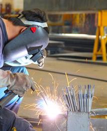 Toyota zatrudni 350 osób do produkcji nowego silnika