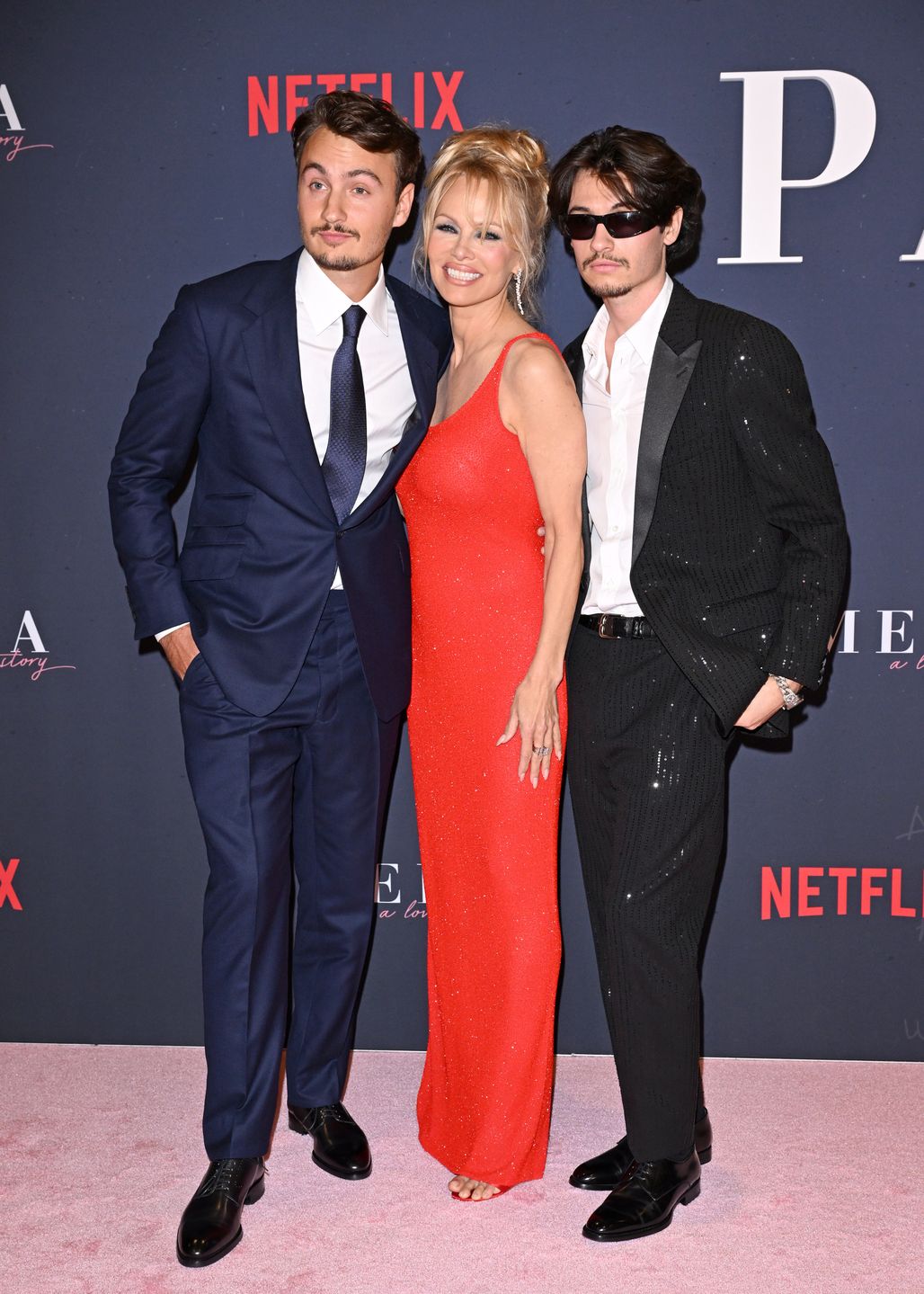 Pamela Anderson błyszczy na premierze filmu