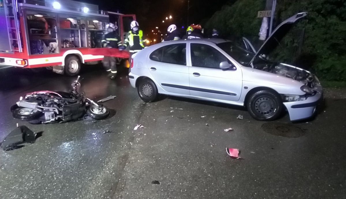 Śledziejowice. Skuter zderzył się z samochodem. Jedna osoba w szpitalu