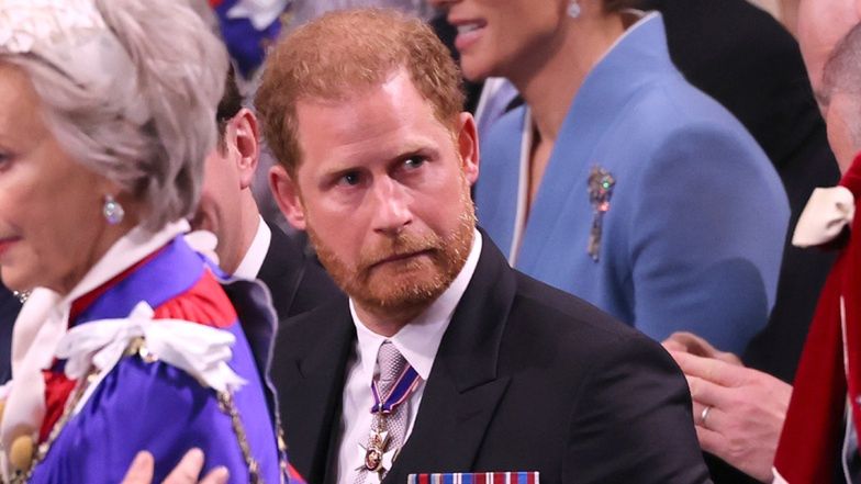 Książę Harry nie był jedynym NARZEKAJĄCYM na miejsce podczas koronacji króla. "Niewiarygodne, że musieliśmy siedzieć tak daleko"
