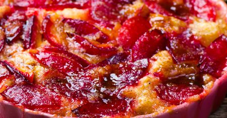 Pieczone ciasto ze śliwkami to już przeżytek. Teraz robię je w 10 minut bez piekarnika