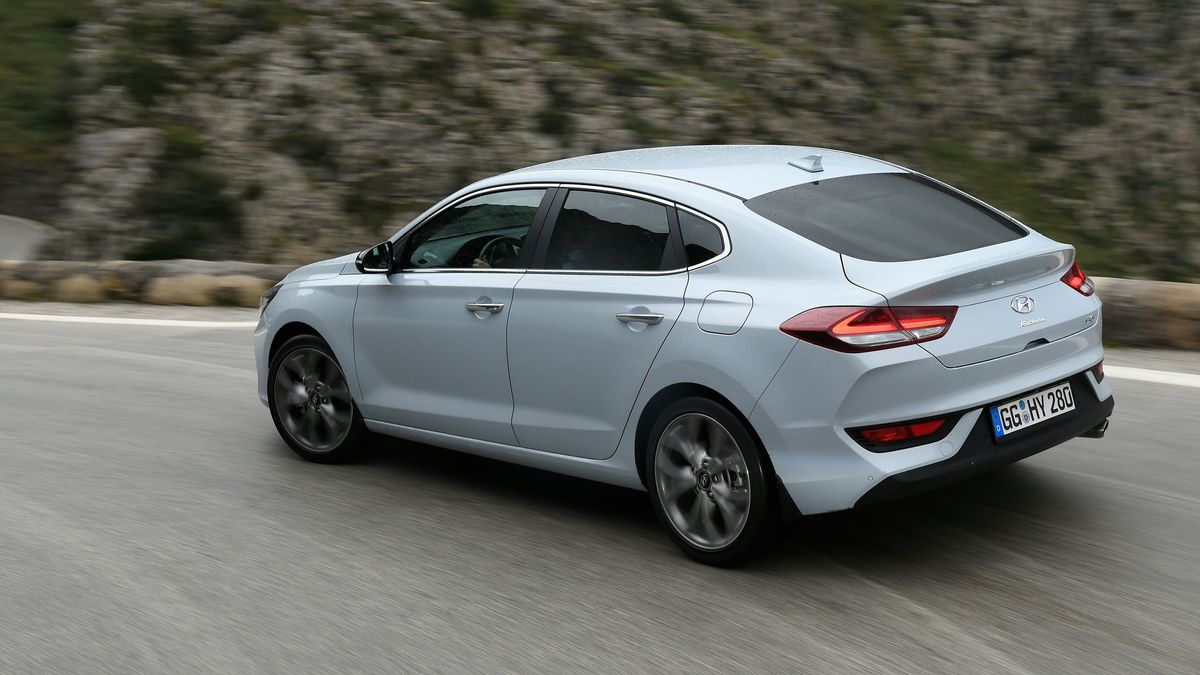 Hyundai i30 Fastback to sportowa wersja i30. Przy okazji bardziej praktyczna.