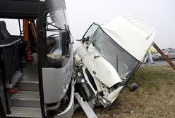 Wypadek autobusu z dziećmi w Roźwienicy