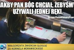 Internet nigdy nie wybacza, czyli internauci komentują głosowanie "na dwie ręce"