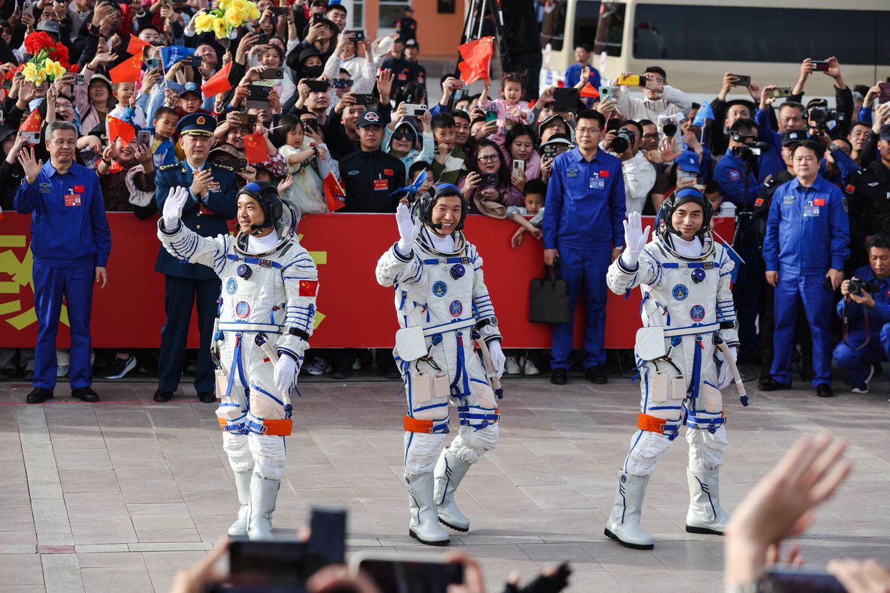 Shenzhou-18 sets sail for Tiangong: China advances in the space race