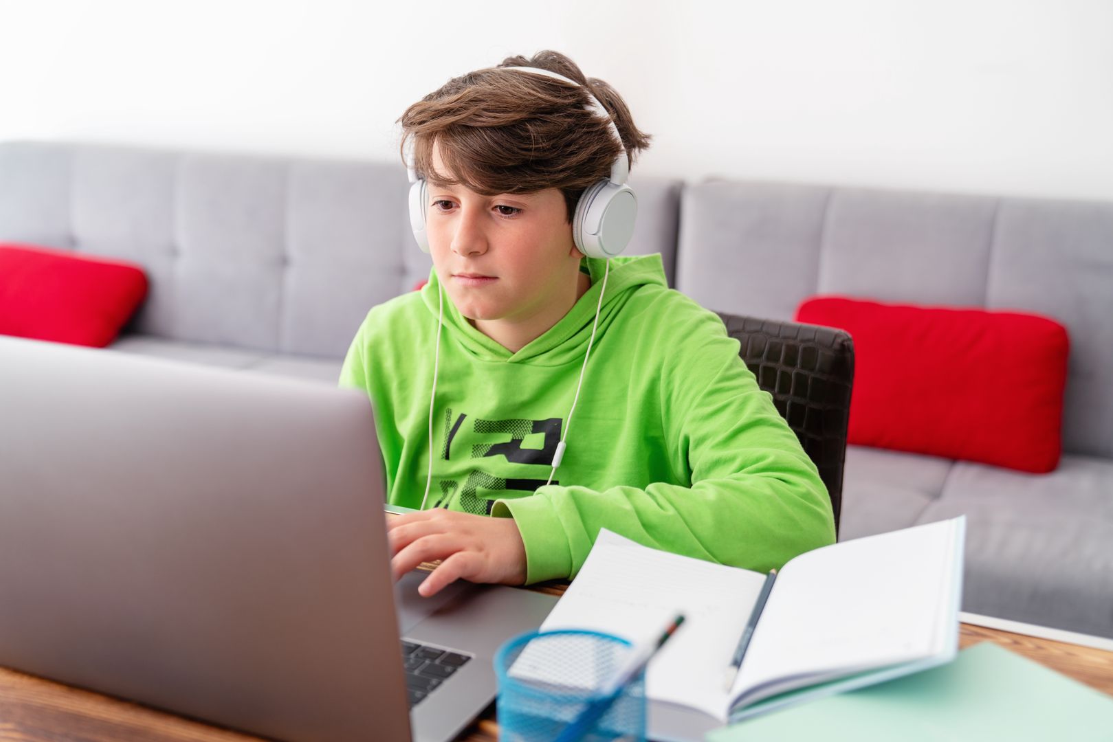 Efektywne korzystanie z repetytorium ósmoklasisty. Jak zaplanować naukę w domu?