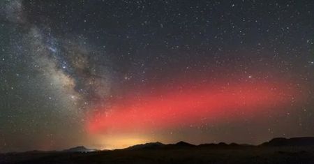Musk wywołał nieznane zjawisko. Astronomowie mówią o "Aurora SpaceX"