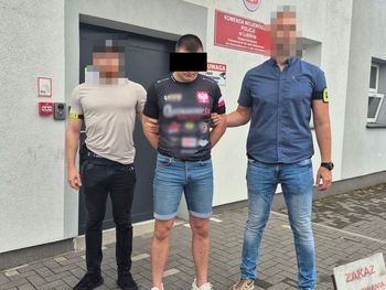 Lublin: 21-latek wynajął garaż pod magazyn narkotyków. W szafkach ukrył 13 kg mefedronu