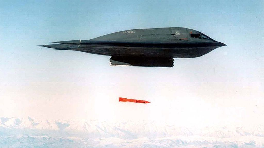 Bombowiec B-2 w trakcie nalotu na Afganistan (zdj. archiwalne) 