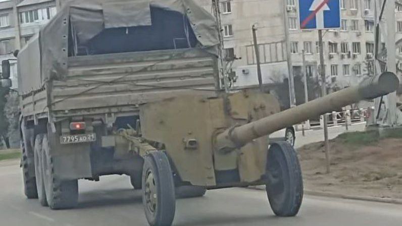 Armaty T-12 zauważone na Krymie