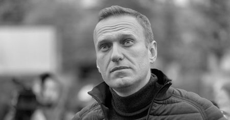 Policja na pogrzebie Nawalnego. Sprawdzają dokumenty i rzeczy osobiste