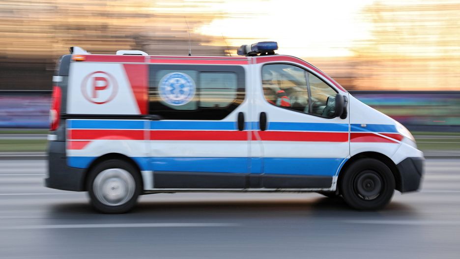 Warszawa. Dziecko w wieku 4 lat wypadło z okna na czwartym piętrze