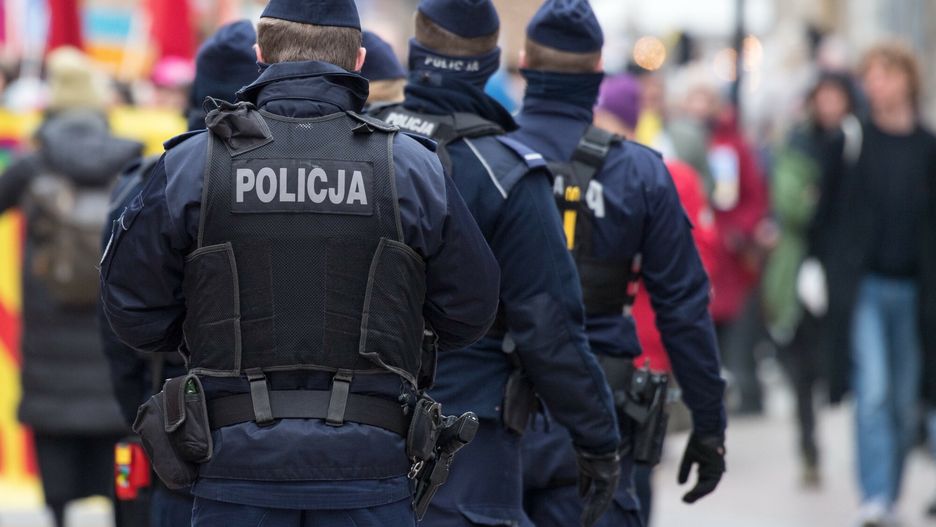 Waloryzacja uposażeń mundurowych nie dla wszystkich. W sprawę włączył się RPO