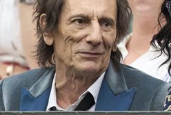 Ronnie Wood z młodą żoną na Wimbledonie. Jest w nią wpatrzony jak w obrazek