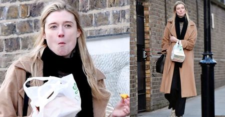 Dawno niewidziana Elizabeth Debicki BEZ MAKIJAŻU maszeruje po Londynie z jedzeniem w dłoni