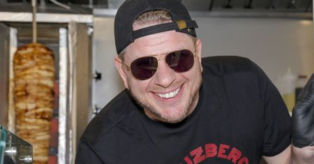 Filip Chajzer w siódmym niebie. Jego kebaby sprzedają się jak ciepłe bułeczki