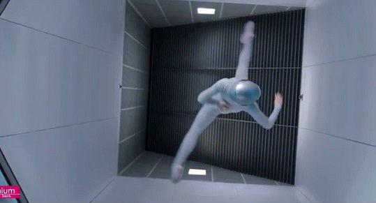 Maja Kuczyńska prezentuje umiejętności w indoor skydivingu w nowej reklamie Banku Millennium (wideo)