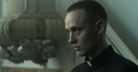 Fałszywy duchowny i mroczna tajemnica. Przejmujący hit dziś o 20:00