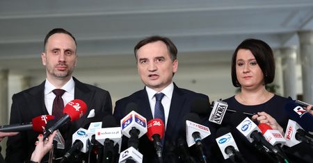 "Tęcza to symbol opresji". Ziobro spotka się z premierem ws. TVP i KPO