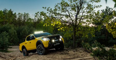 Mitsubishi L200 Monster 2,4 AT (2016) - zdjęcia, wnętrze, bagażnik, modyfikacje