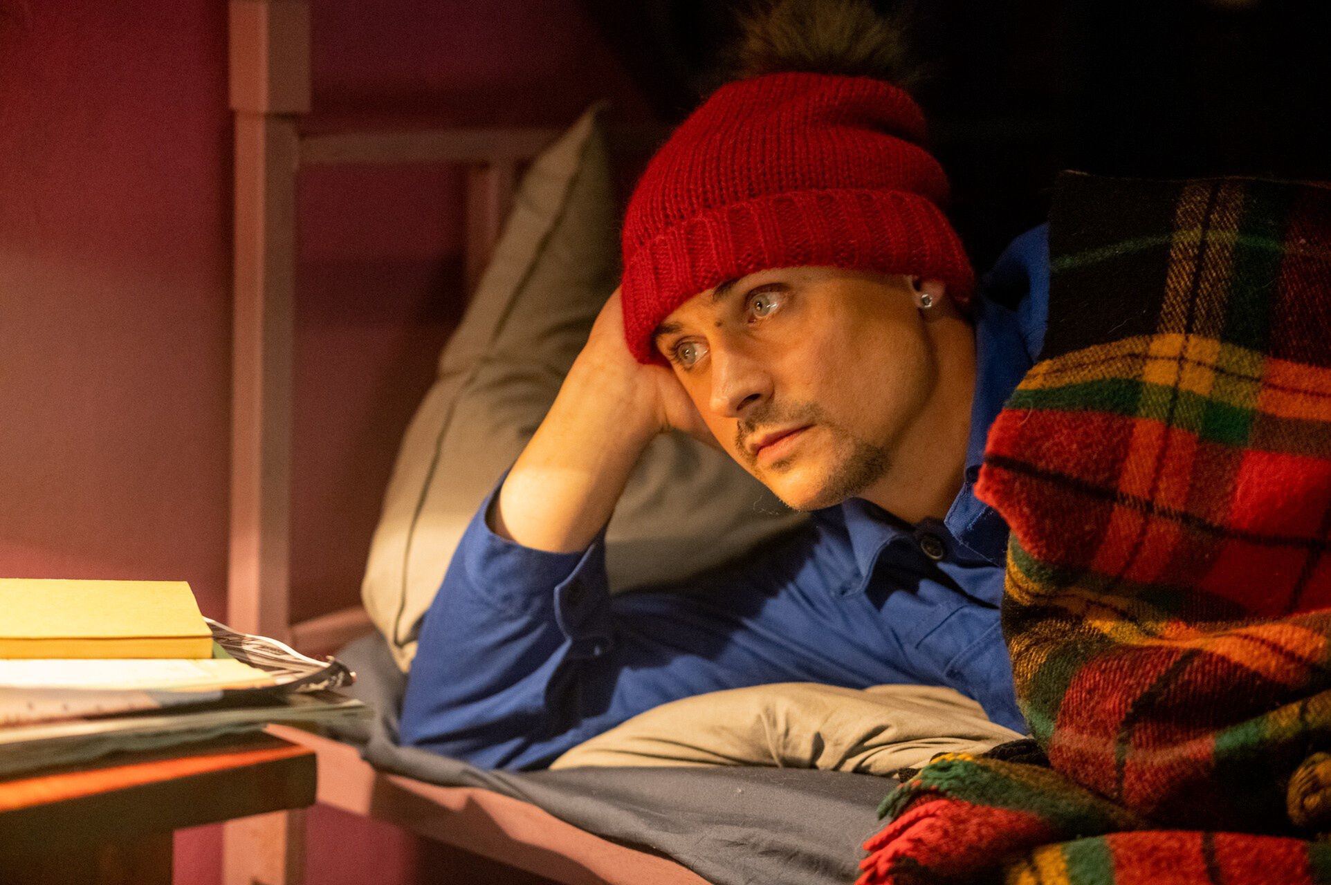 Mateusz Damięcki, który niedawno stracił sławnego ojca, wcielił się we współwięźnia Eda