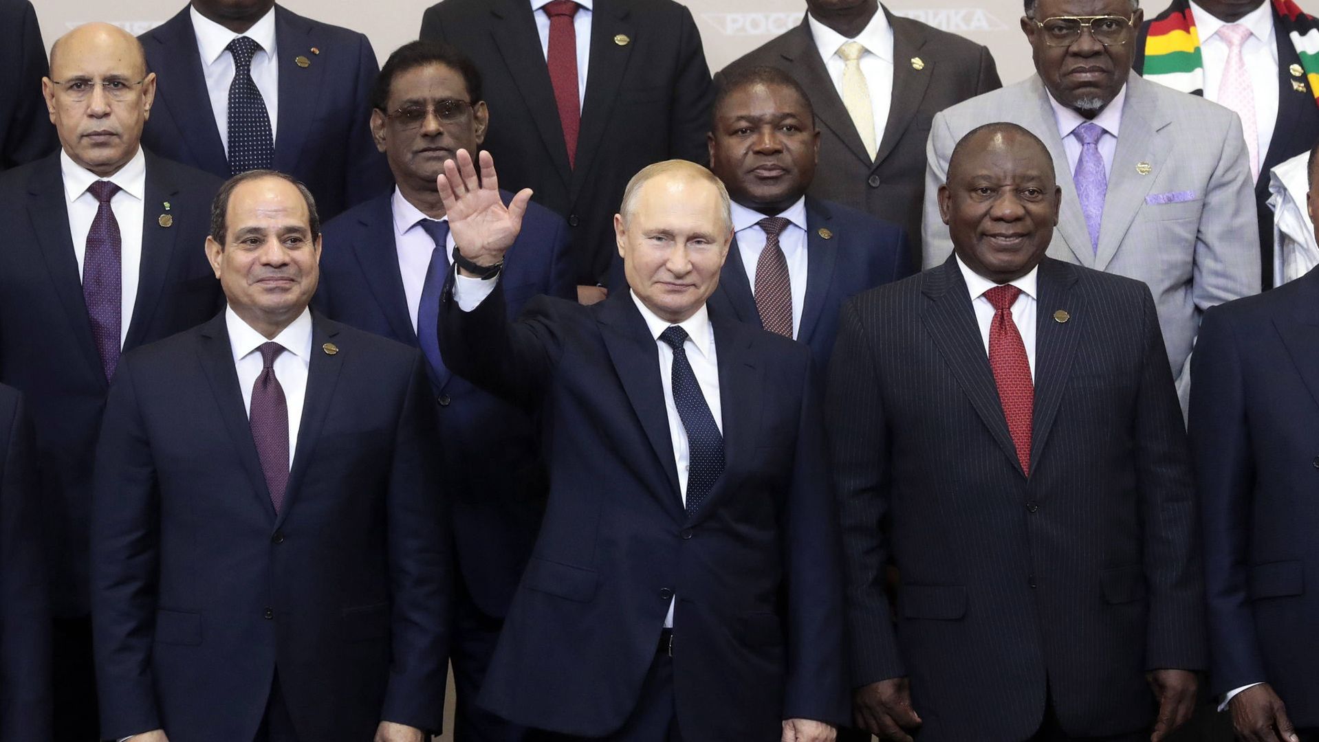 Władimir Putin z przywódcami państw afrykańskich po szczycie Rosja-Afryka w Soczi. Rok 2019