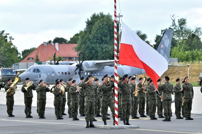 Wrocław, 30.06.2021. Uroczyste powitanie żołnierzy wracających z ostatniej zmiany w ramach Polskiego Kontyngentu Wojskowego w Afganistanie, 30 bm. we Wrocławiu. (amb) PAP/Maciej Kulczyński