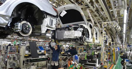 Toyota wstrzymuje produkcję w sześciu fabrykach. Powodem wybuch u poddostawcy