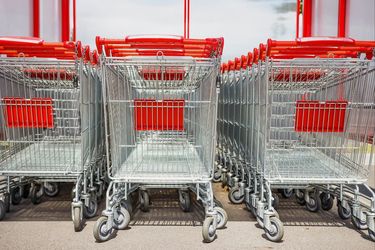 Sieć przejmuje 500 sklepów rywala. Zmiany w polskim handlu detalicznym