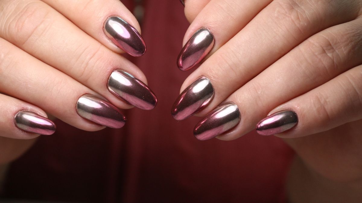 Paznokcie lustrzane ombre są bardzo efektowne